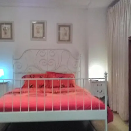 Lisbonhouse בית הארחה
